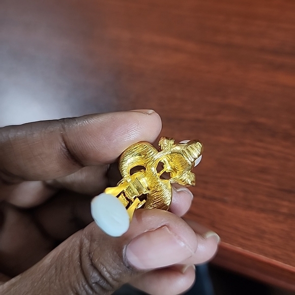 Ivana Trump Pearl and Pink Vintage Clip on earrings - Picture 5 of 5